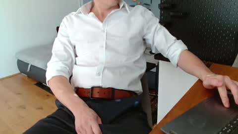 Snapshot of youboyvie chatting on March 9, 10:52 am Rob online show from March 9, 10:52 am