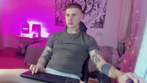 Hey my names Eric Would love to know each other better online show from December 16, 3:30 am