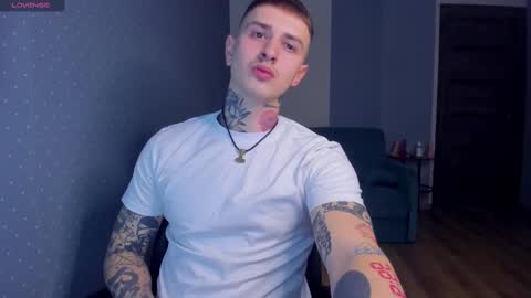 Hey my names Eric Would love to know each other better online show from March 4, 5:45 pm