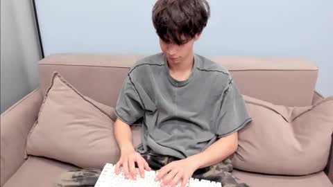 your_shy_guy online show from October 30, 6:15 am