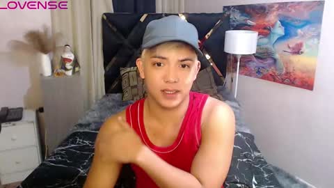 Snapshot of yourasian_bradley chatting on October 22, 2:54 pm yourasian_bradley online show from October 22, 2:54 pm