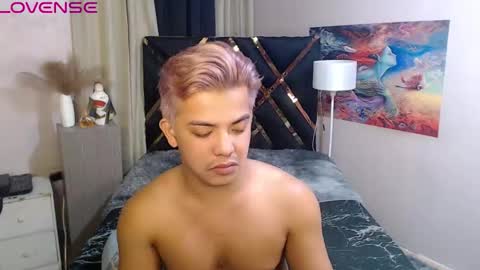 Snapshot of yourasian_bradley chatting on October 29, 6:33 pm yourasian_bradley online show from October 29, 6:33 pm