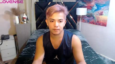 Snapshot of yourasian_bradley chatting on October 28, 6:32 pm yourasian_bradley online show from October 28, 6:32 pm