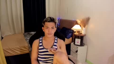 Snapshot of yourasian_bradley chatting on February 24, 1:10 pm yourasian_bradley online show from February 24, 1:10 pm