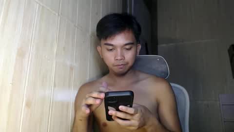 Snapshot of yourfantasyboyjr chatting on October 16, 11:18 am i am your dream boy JR online show from October 16, 11:18 am