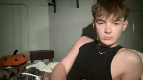 yoursweetyguy online show from December 18, 3:19 pm