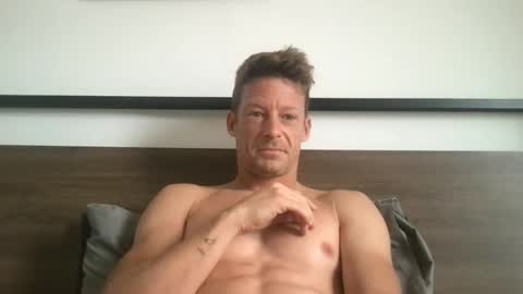 yoyoyo1221 online show from March 18, 11:41 pm