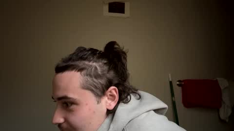 yungstudbev online show from March 31, 6:42 pm