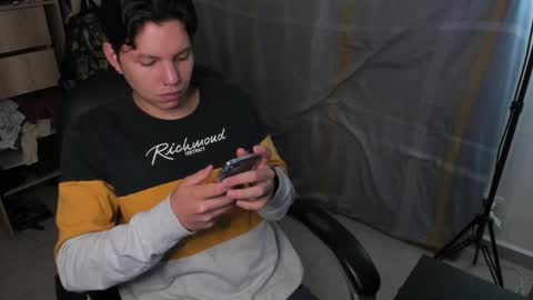 Snapshot of yurii_moody chatting on February 17, 12:32 am yurii_moody online show from February 17, 12:32 am