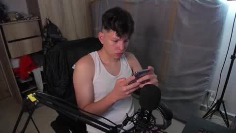 Snapshot of yurii_moody chatting on February 23, 2:03 am yurii_moody online show from February 23, 2:03 am