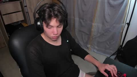 Snapshot of yurii_moody chatting on December 5, 2:42 am yurii_moody online show from December 5, 2:42 am