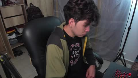 Snapshot of yurii_moody chatting on February 12, 12:48 am yurii_moody online show from February 12, 12:48 am