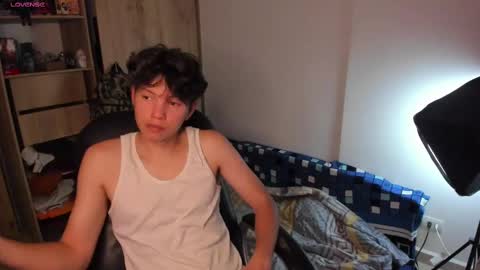 Snapshot of yurii_moody chatting on October 5, 11:42 pm yurii_moody online show from October 5, 11:42 pm