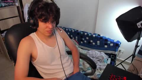 Snapshot of yurii_moody chatting on September 25, 7:57 pm yurii_moody online show from September 25, 7:57 pm