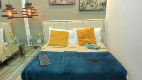 zac online show from October 31, 8:01 pm