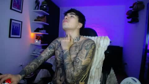 zac_muller1 online show from May 19, 4:19 am