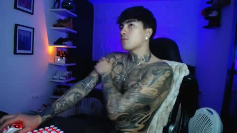zac_muller1 online show from May 17, 10:44 am