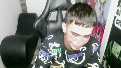 Snapshot of zacariass_ chatting on December 30, 3:14 am ZACARIAS online show from December 30, 3:14 am