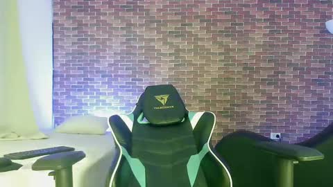 Snapshot of zacariass_ chatting on September 27, 8:34 am ZACARIAS online show from September 27, 8:34 am