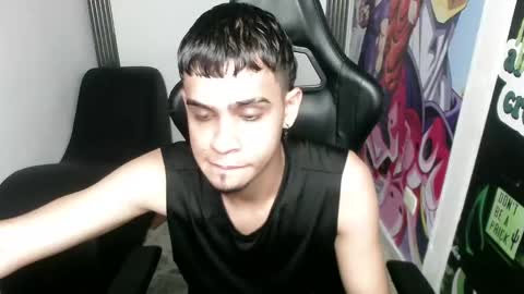 Snapshot of zacariass_ chatting on December 31, 10:12 pm ZACARIAS online show from December 31, 10:12 pm