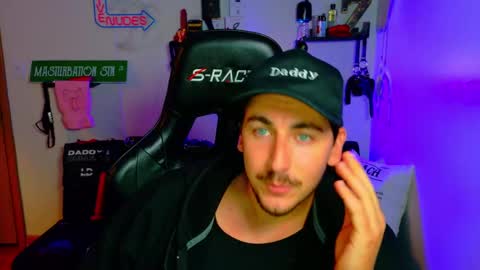 Snapshot of zach_rhyder chatting on October 20, 1:53 am Zach Rhyder online show from October 20, 1:53 am