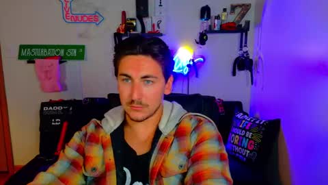 Snapshot of zach_rhyder chatting on October 7, 1:43 am Zach Rhyder online show from October 7, 1:43 am