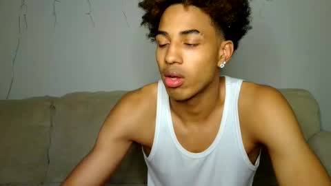 zachbrownn online show from November 3, 5:44 am