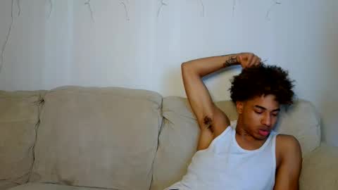 zachbrownn online show from November 5, 8:44 pm