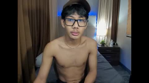 zack212003 online show from October 26, 12:01 am