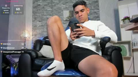 zack_joness10 online show from April 26, 4:21 am