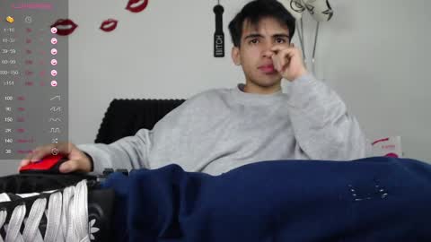 Snapshot of zack_xtreme chatting on February 24, 11:43 am Xavi online show from February 24, 11:43 am