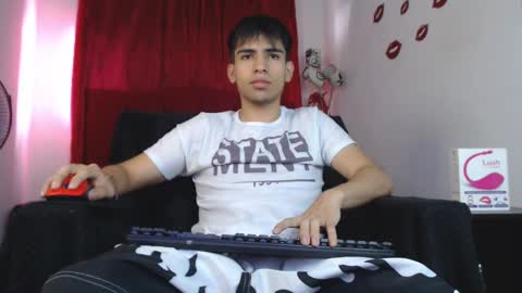 Snapshot of zack_xtreme chatting on December 12, 7:26 pm Xavi online show from December 12, 7:26 pm