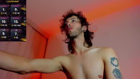 Snapshot of zackcum_ chatting on January 26, 5:23 am for you Zack online show from January 26, 5:23 am
