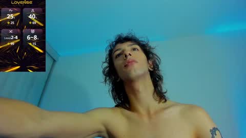 Snapshot of zackcum_ chatting on February 6, 5:25 am for you Zack online show from February 6, 5:25 am