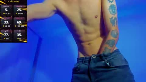 Snapshot of zackcum_ chatting on February 19, 4:55 am for you Zack online show from February 19, 4:55 am