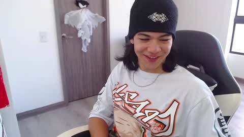 Snapshot of zackss_player chatting on October 13, 8:26 pm zackss_player online show from October 13, 8:26 pm