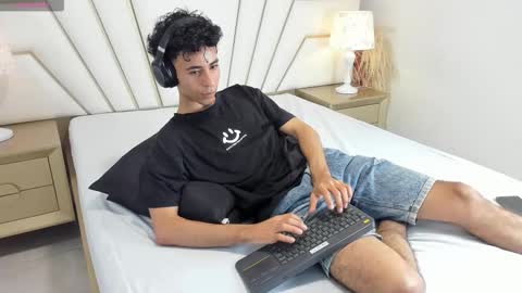 Snapshot of zahir_ashar chatting on October 22, 11:36 am zahir_ashar online show from October 22, 11:36 am