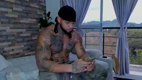 Snapshot of zain_diesel7 chatting on December 9, 10:48 pm INSTAGRAM yormanfit7 online show from December 9, 10:48 pm