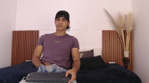 Snapshot of zander_2120 chatting on January 10, 12:58 pm Zander online show from January 10, 12:58 pm