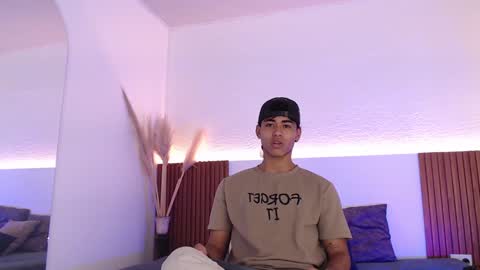 Snapshot of zander_2120 chatting on January 31, 2:07 pm Zander online show from January 31, 2:07 pm