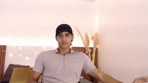 Snapshot of zander_2120 chatting on December 31, 1:52 pm Zander online show from December 31, 1:52 pm
