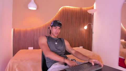Snapshot of zander_2120 chatting on March 7, 2:12 pm Zander online show from March 7, 2:12 pm