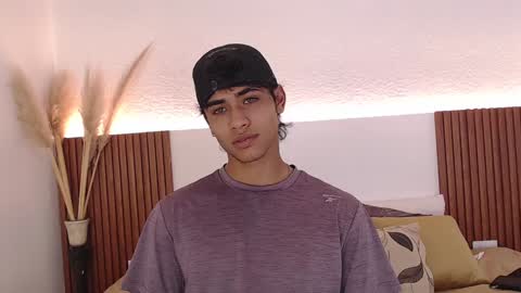 Snapshot of zander_2120 chatting on December 12, 1:28 pm Zander online show from December 12, 1:28 pm