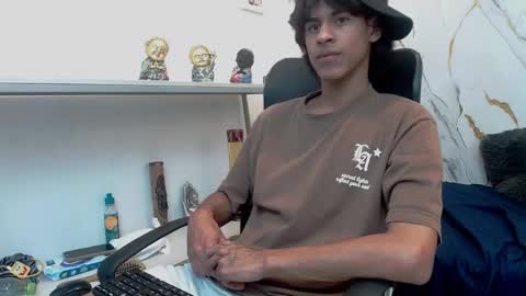 zayn_fox32 online show from April 21, 1:42 am