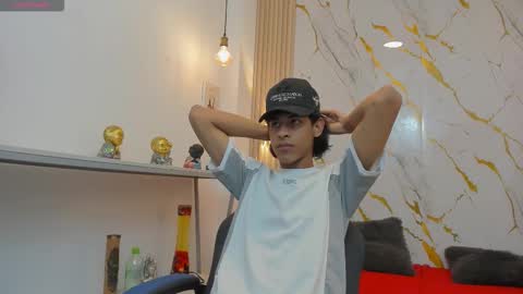 zayn_fox32 online show from March 25, 7:40 pm