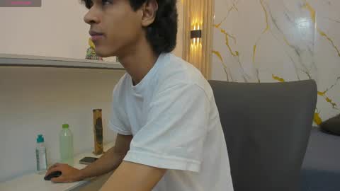 zayn_fox32 online show from April 8, 7:55 pm