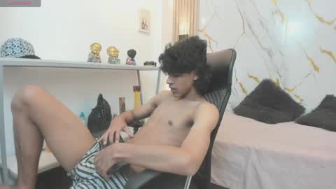 zayn_fox32 online show from May 7, 7:25 pm