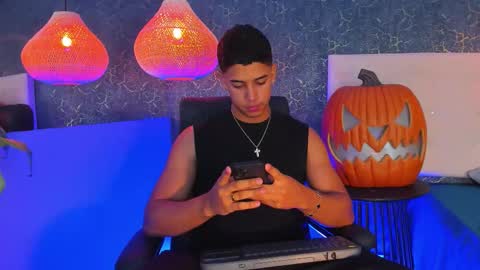 Zayn Cross online show from October 22, 5:33 am