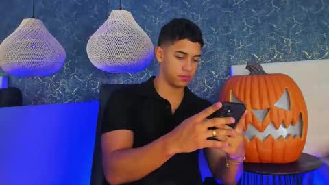 Zayn Cross online show from October 29, 5:43 am