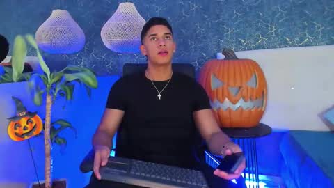 Zayn Cross online show from October 18, 5:45 am